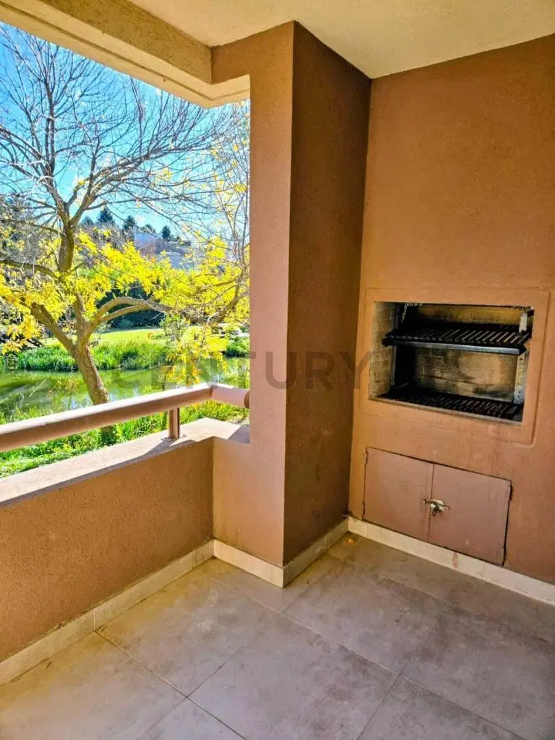Encantador 2 ambientes con vista al lago, jardín de ensueño y parilla, Listo para disfrutar! 5