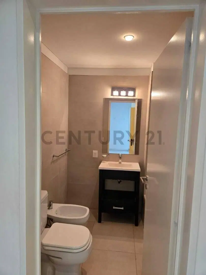 Encantador 2 ambientes con vista al lago, jardín de ensueño y parilla, Listo para disfrutar! 3
