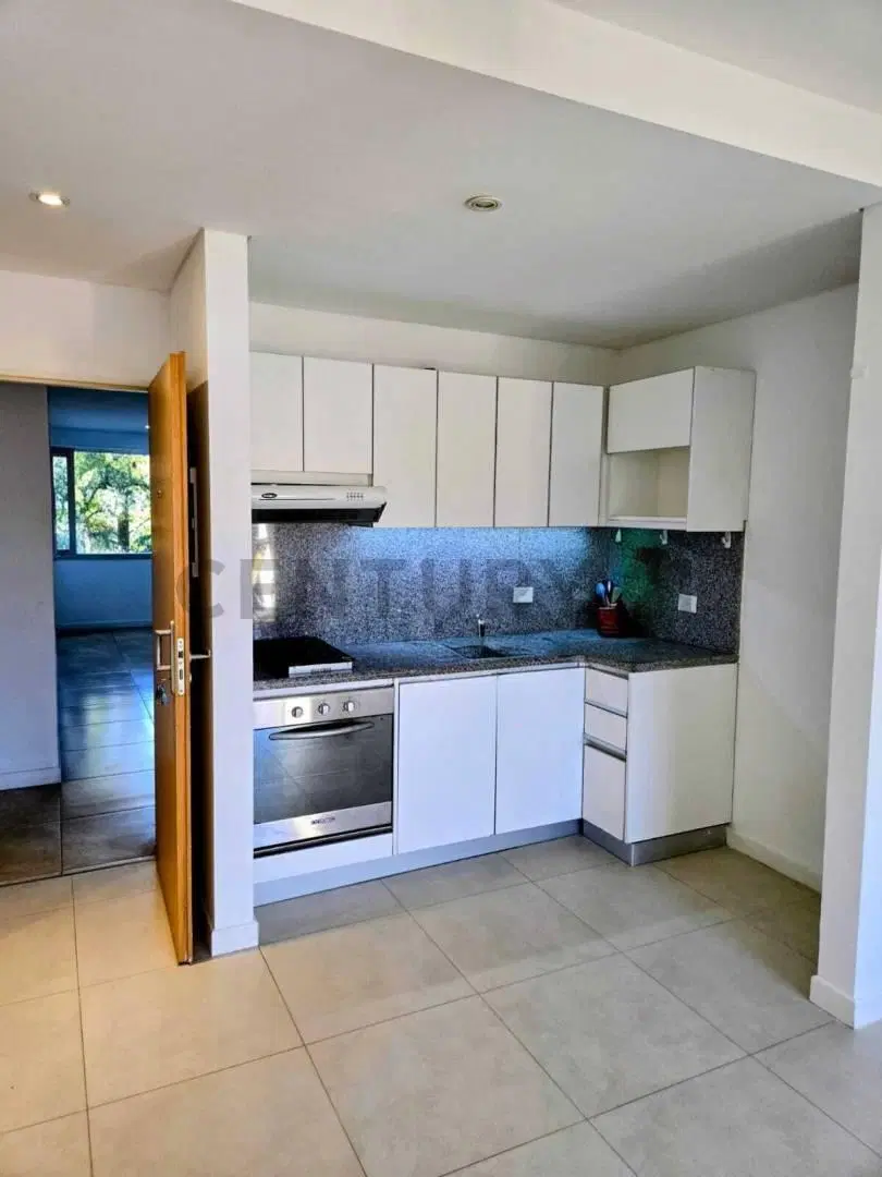 Encantador 2 ambientes con vista al lago, jardín de ensueño y parilla, Listo para disfrutar! 2