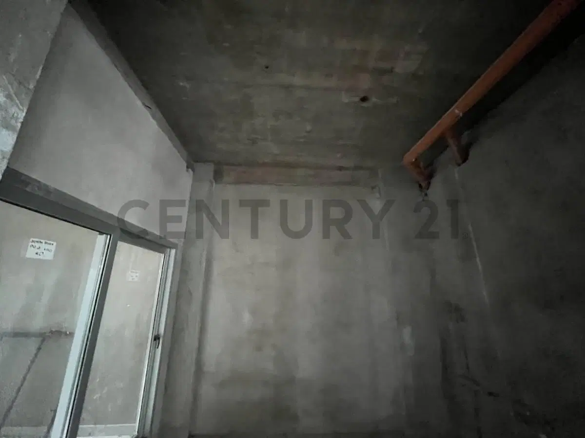 LOCAL COMERCIAL A ESTRENAR EN VENTA 2
