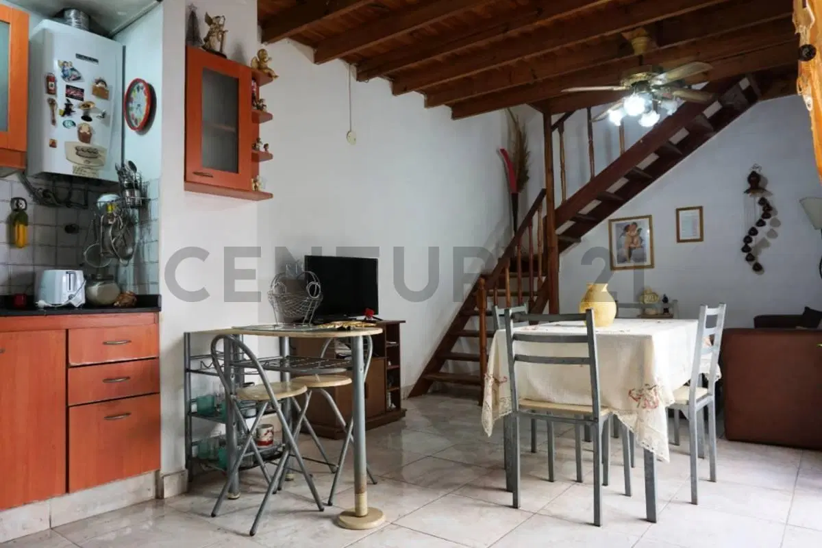Venta PH 2 Amb. Tipo Dúplex con Bajas Expensas en Monte Castro 3