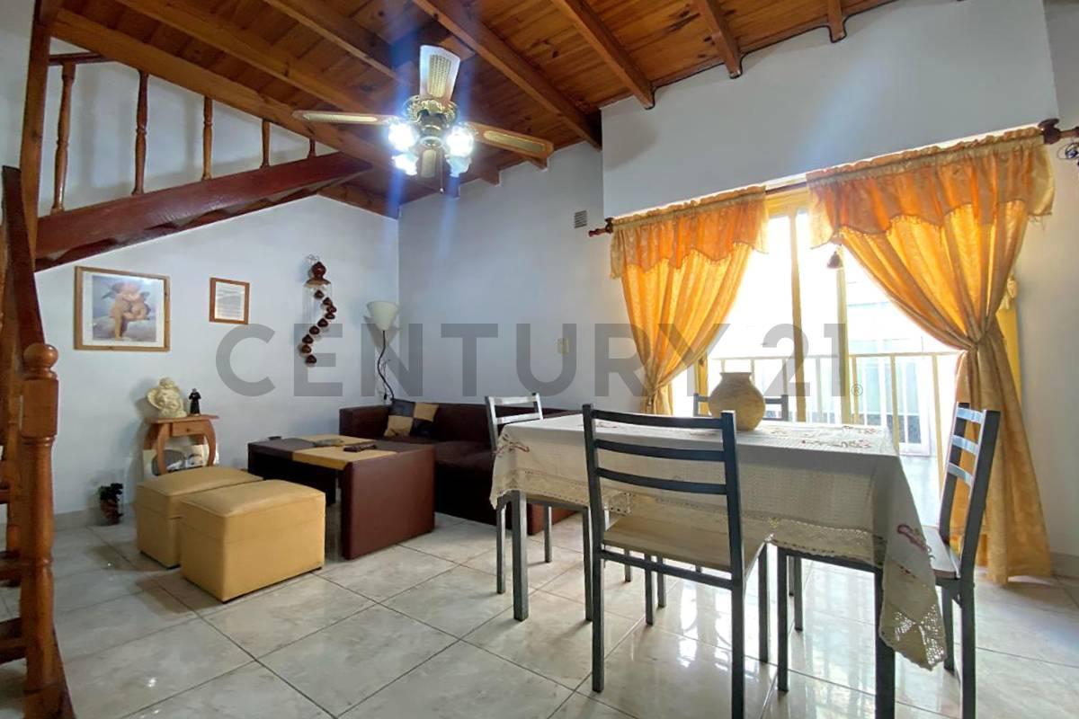 Venta PH 2 Amb. Tipo Dúplex con Bajas Expensas en Monte Castro