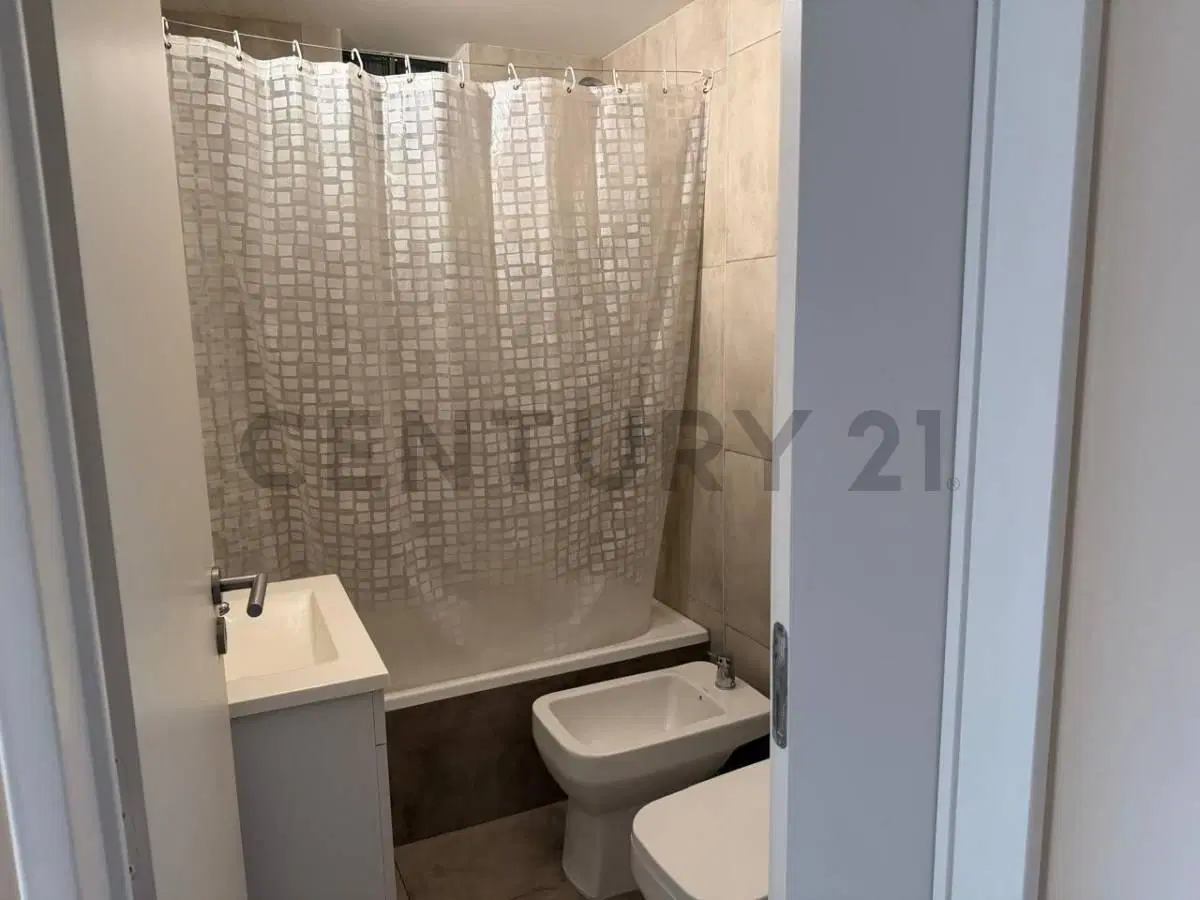 ALQUILER MONOAMBIENTE CON BALCON APTO PROFESIONAL 5