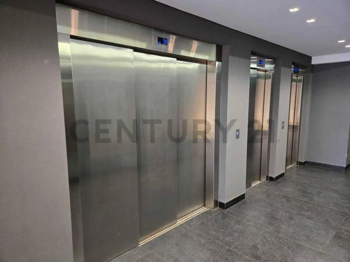 ¡Oportunidad Única! Monoambiente en Edificio de Categoría ¡Última unidad Con Terraza Propia! 4