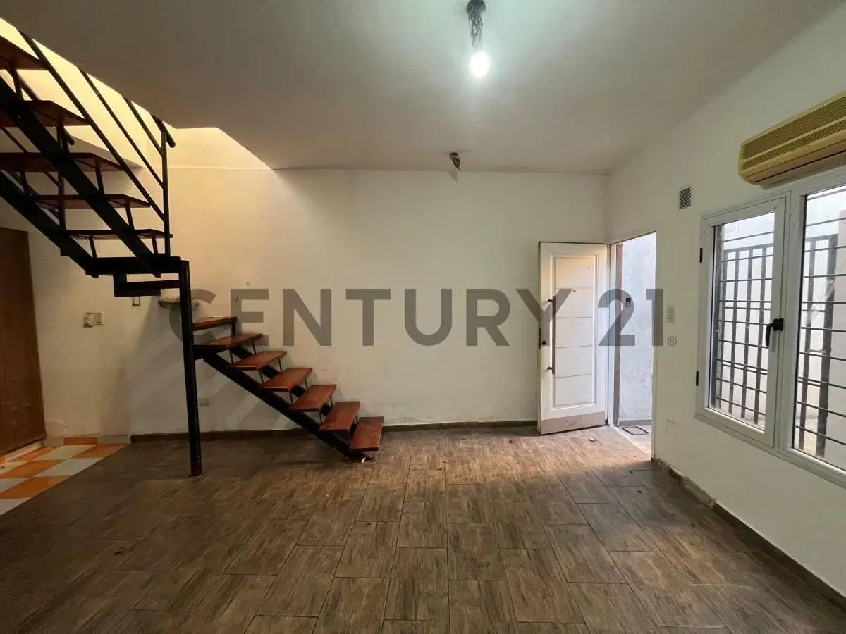 Excelente PH en Venta 4 Ambientes, Ubicado en Villa Real Tipo Casa, 2 Plantas. (Contra Frente) 2