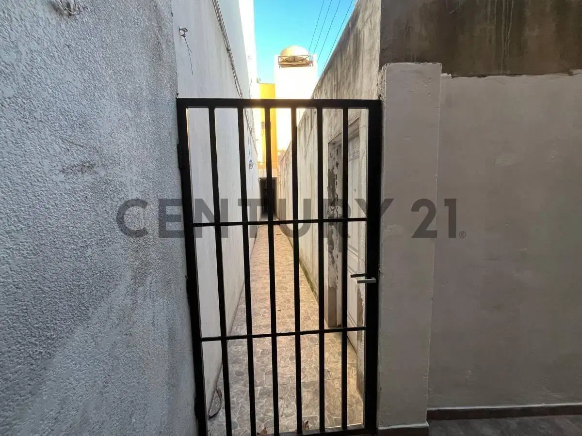 Excelente PH en Venta 4 Ambientes, Ubicado en Villa Real Tipo Casa, 2 Plantas. (Contra Frente) 3