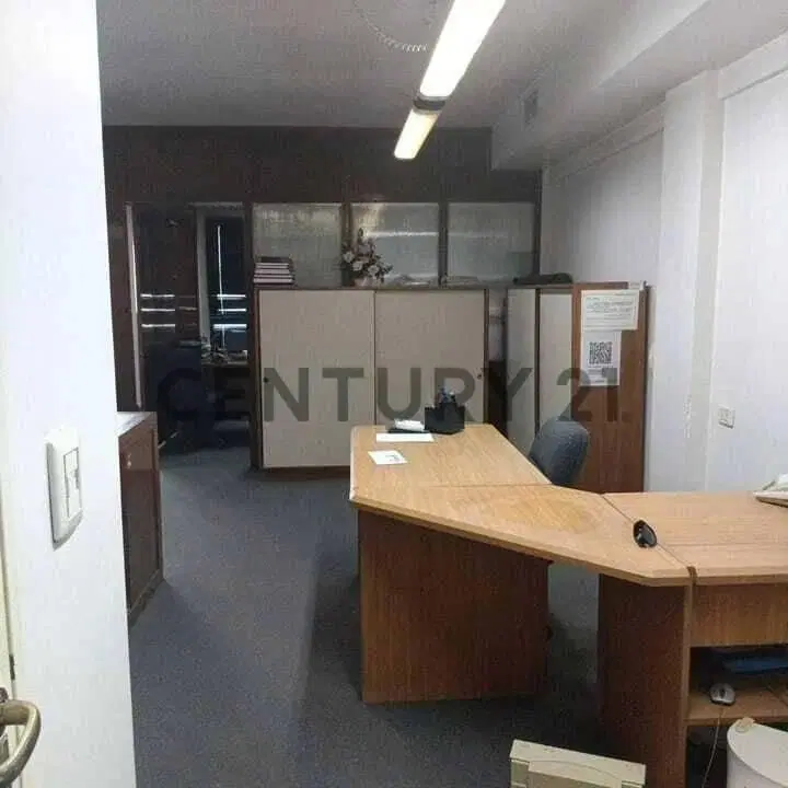VENTA DE 2 OFICINAS AMUEBLADAS 3