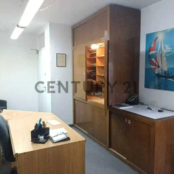 VENTA DE 2 OFICINAS AMUEBLADAS 2