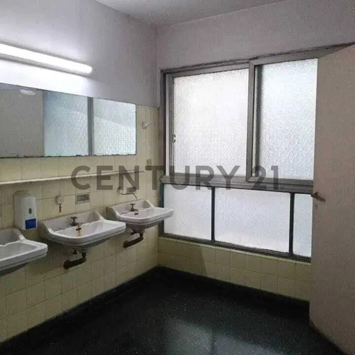 VENTA DE 2 OFICINAS AMUEBLADAS 5