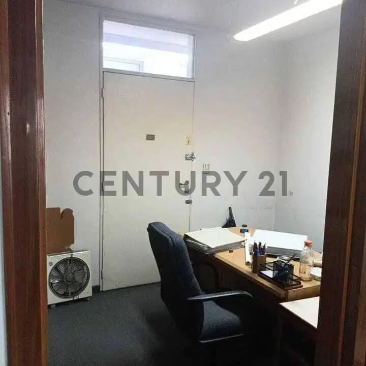 VENTA DE 2 OFICINAS AMUEBLADAS 4