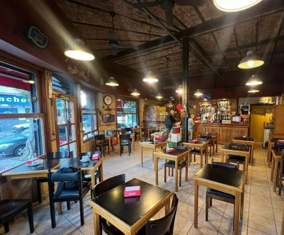 VENTA DE LOCAL CON TERRAZA EN VILLA GENERAL MITRE 3