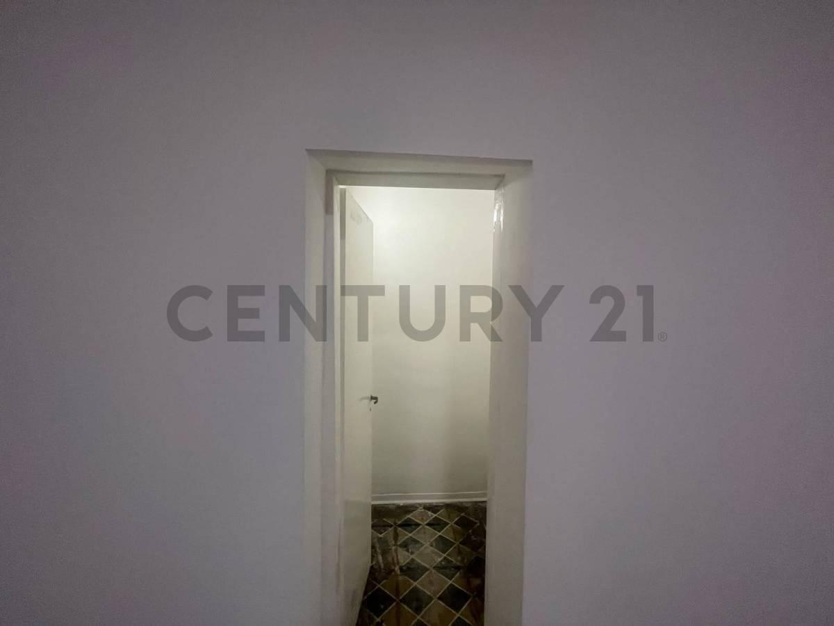 Foto de Local Comercial en Alquiler en Excelente Zona Pleno Villa Devoto, imagen 2
