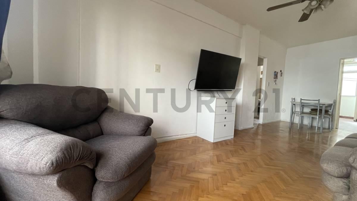 Foto de Venta de Depto. al Frente con Balcón en Recoleta, imagen 2
