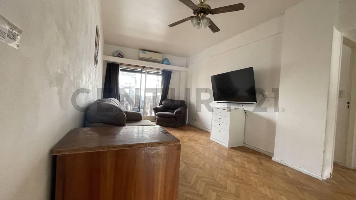 Foto de Venta de Depto. al Frente con Balcón en Recoleta, imagen 1