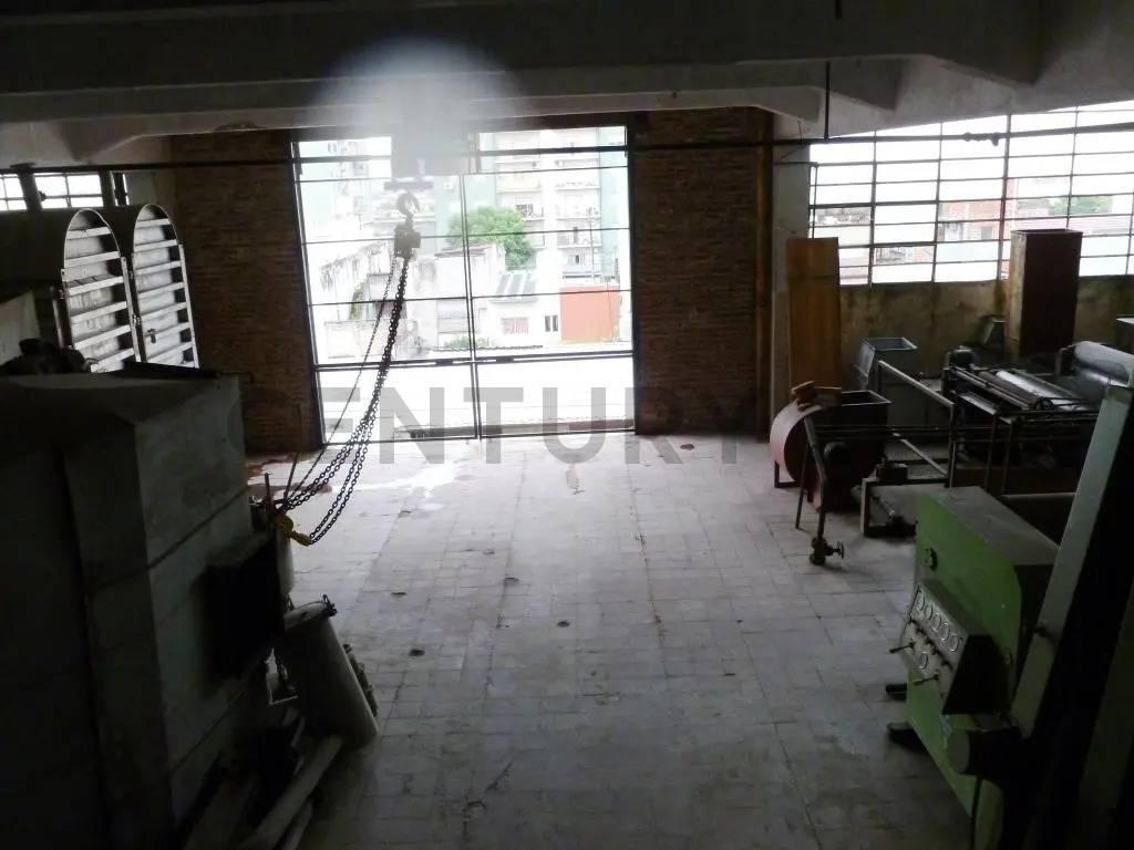Foto de GALPÓN / EDIFICIO INDUSTRIAL EN VENTA Pueyrredón 3690 – Lomas del, imagen 4