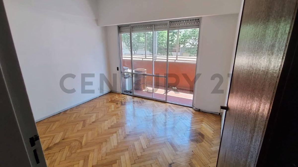 Foto de VENTA DEPARTAMENTO 4 AMBIENTE EN VILLA CRESPO CON BALCON Y PATIO, imagen 2
