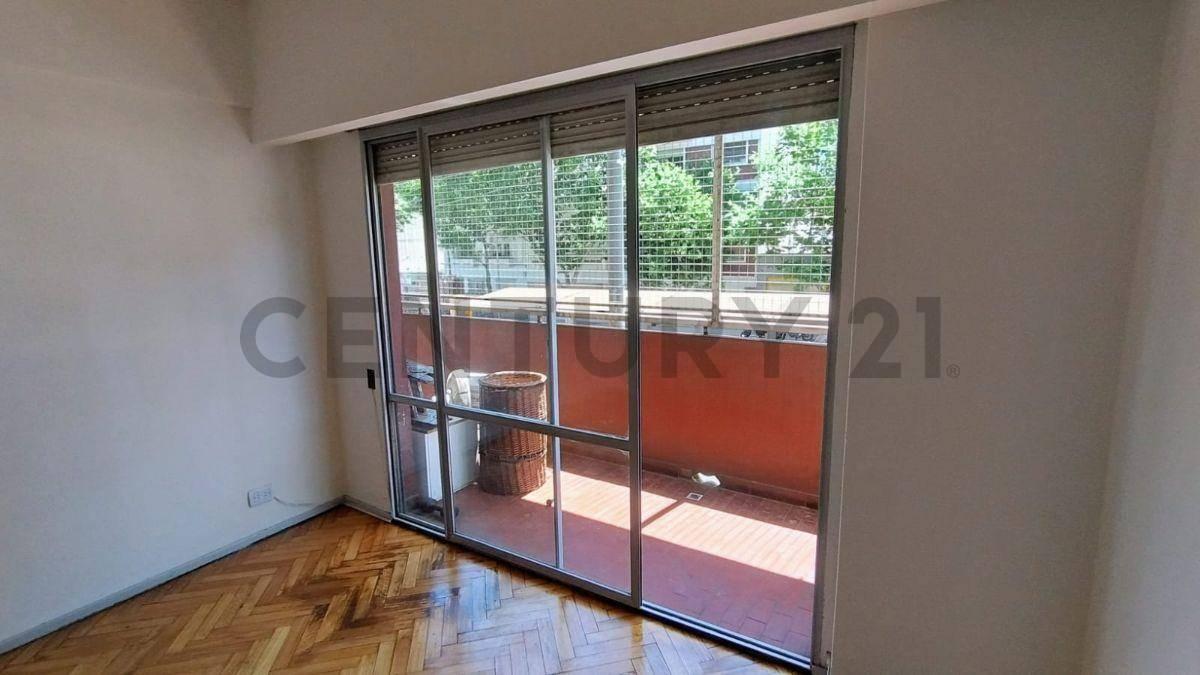 Foto de VENTA DEPARTAMENTO 4 AMBIENTE EN VILLA CRESPO CON BALCON Y PATIO, imagen 3