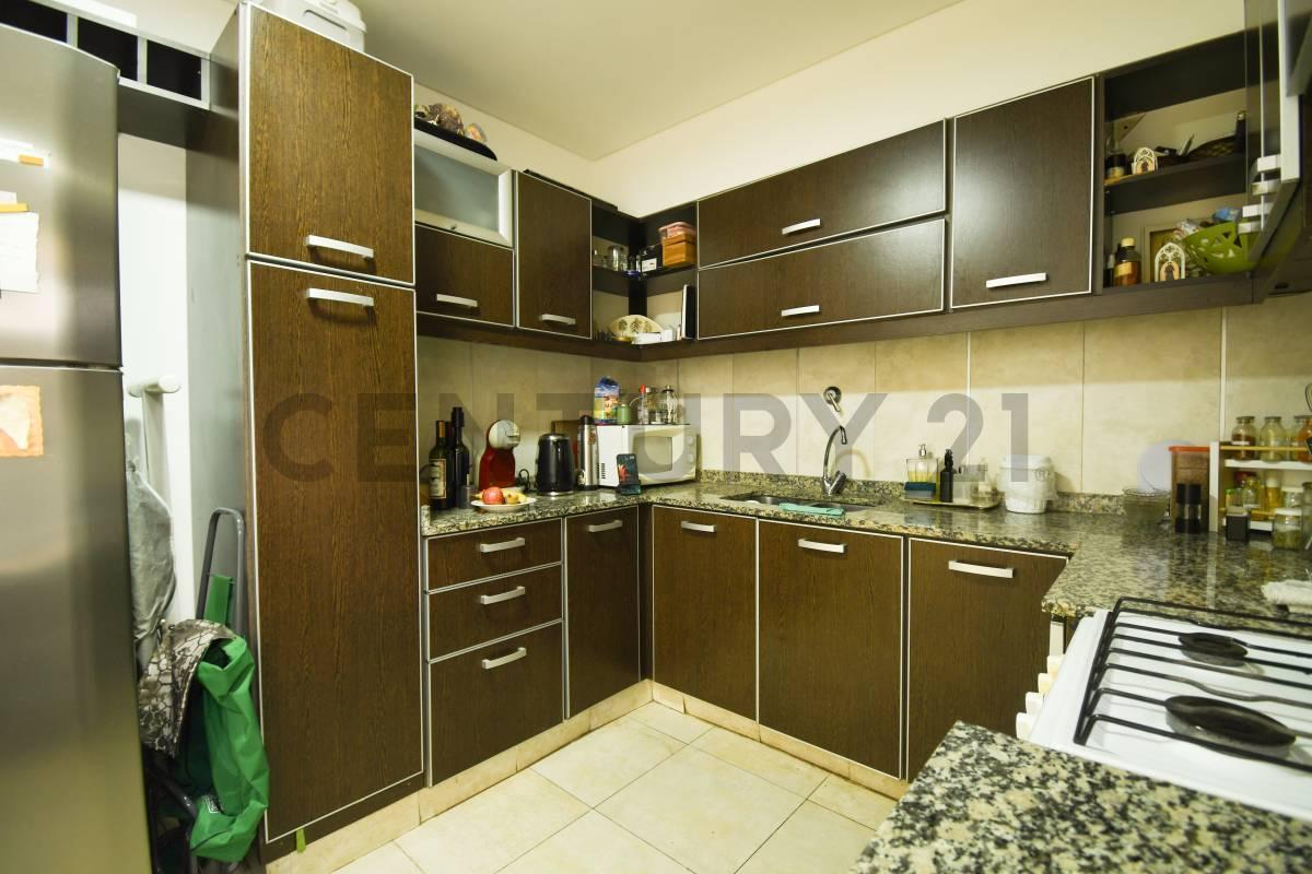 Foto de VENTA PH 2 AMB LUMINOSO CON PATIO EN MATADEROS! BAJAS EXPENSAS!, imagen 2