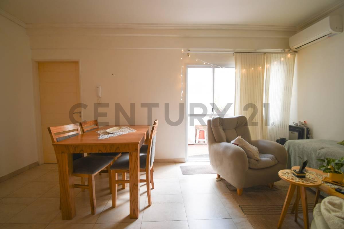 Foto de VENTA PH 2 AMB LUMINOSO CON PATIO EN MATADEROS! BAJAS EXPENSAS!, imagen 1