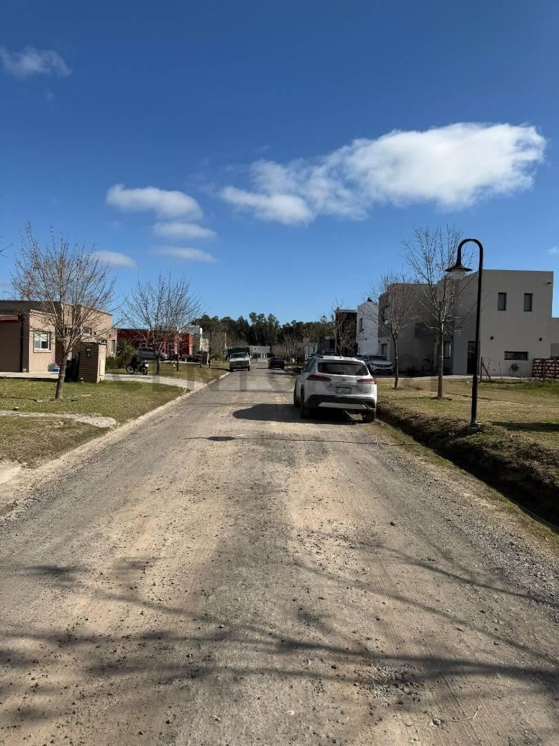 Foto de EXCELENTE LOTE EN VENTA EN BARRIO SANTA ISABEL 2 INGERIERO MASCHWITZ, imagen 2