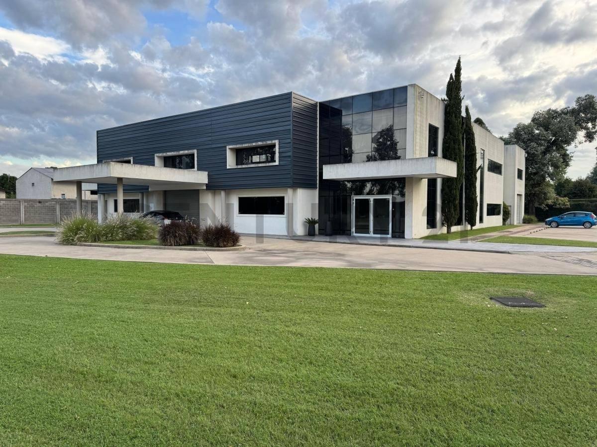 Foto de HERMOSO LOCAL COMERCIAL EN VENTA UBICADO EN RUTA 9 ESCOBAR, imagen 2
