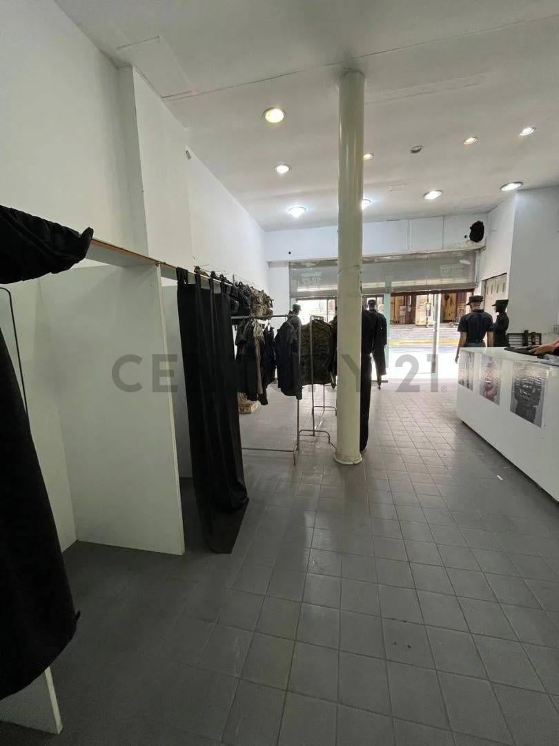 Foto de Excelente Local en Alquiler con subsuelo ubicado en Moreno 1500, imagen 1