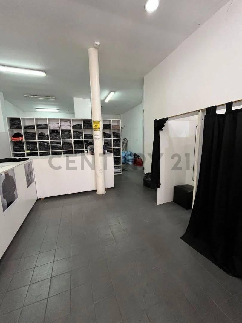 Foto de Excelente Local en Alquiler con subsuelo ubicado en Moreno 1500, imagen 3