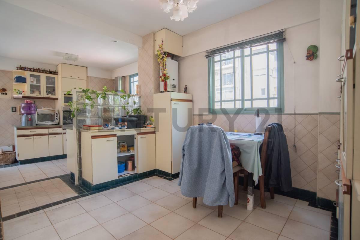 Foto de Departamento en venta 4 amb, dependencia, cochera, imagen 2