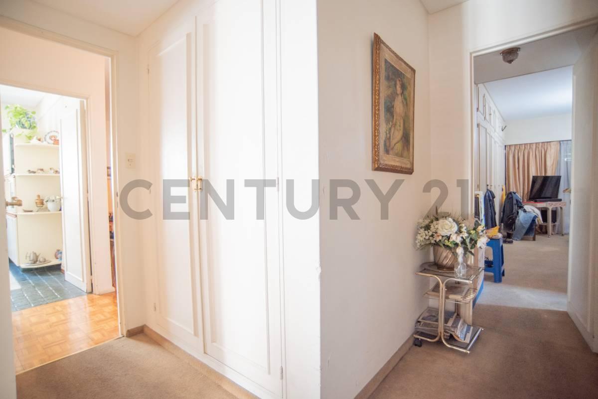Foto de Departamento en venta 4 amb, dependencia, cochera, imagen 3