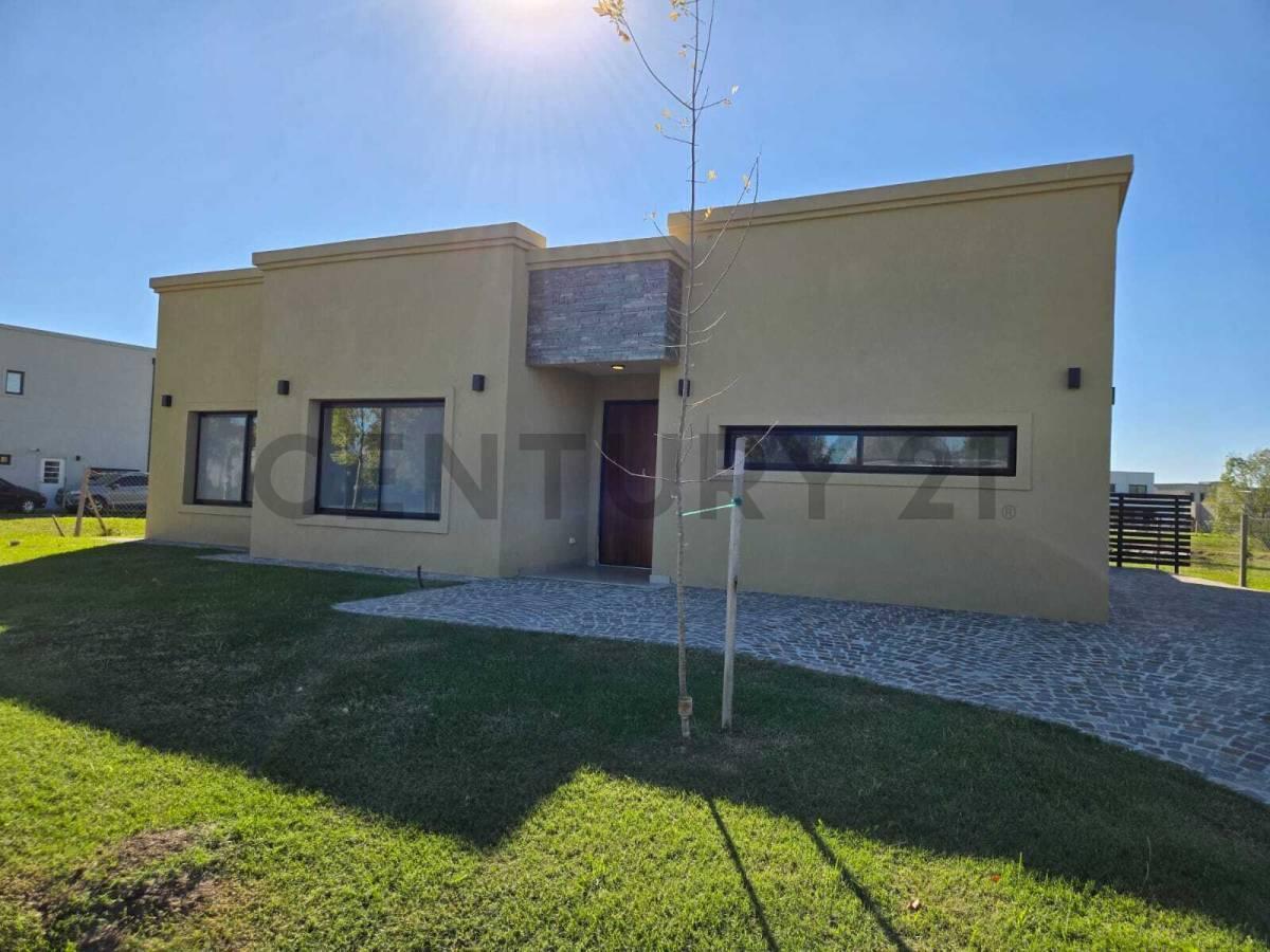 Foto de Casa de Primerísima calidad ubicada en Barrio Santa Lucia, Pilar del, imagen 1