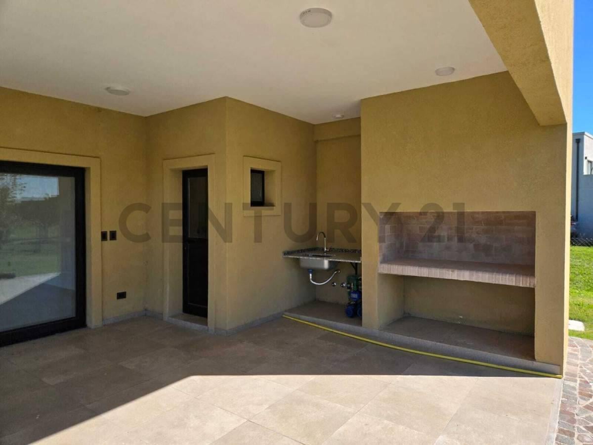 Foto de Casa de Primerísima calidad ubicada en Barrio Santa Lucia, Pilar del, imagen 3
