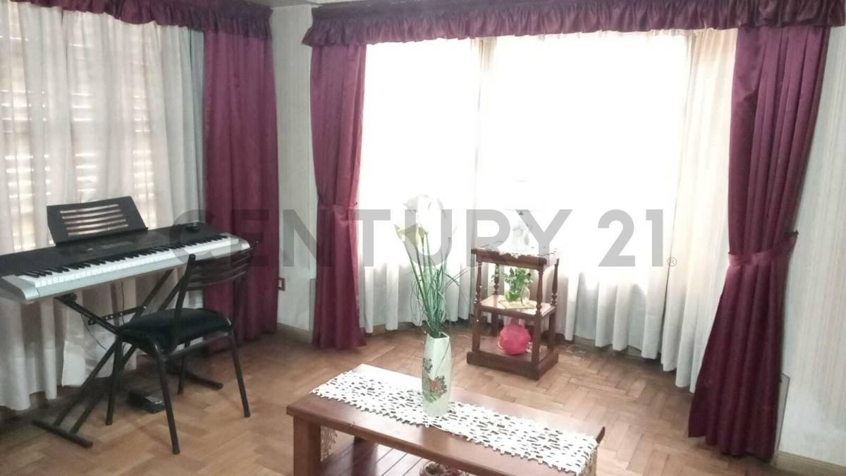 Foto de VENTA DE CASA 5 AMB.CON PARQUE,PISCINA, PARRILLA y GARAGE, imagen 5