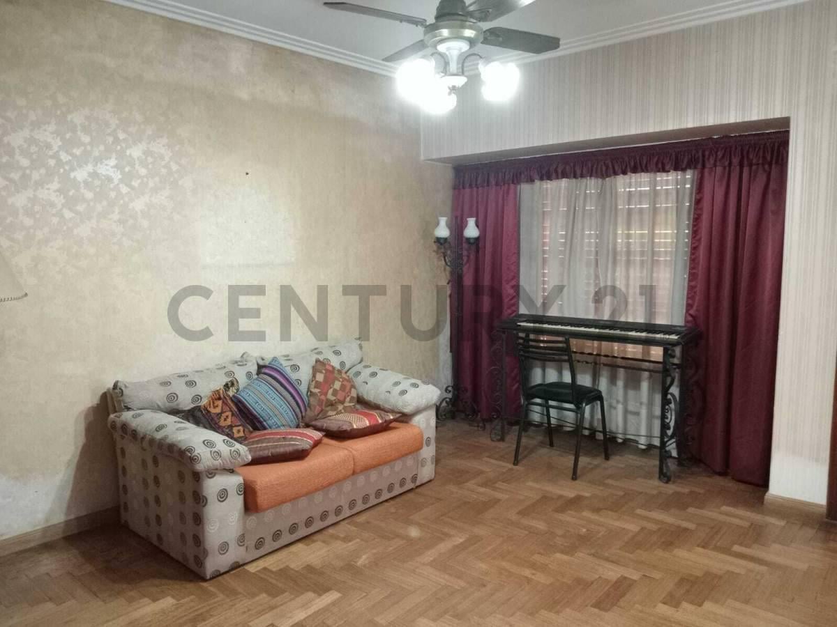 Foto de VENTA DE CASA 5 AMB.CON PARQUE,PISCINA, PARRILLA y GARAGE, imagen 2