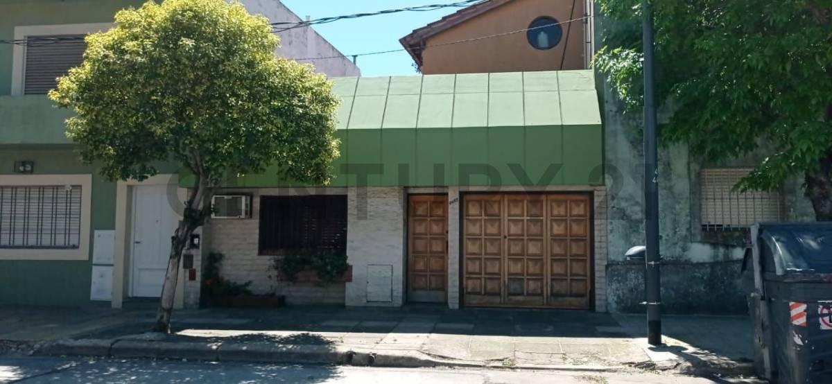 Foto de SE VENDE CASA 4 ambientes con Garage y Terraza en Pompeya, imagen 1