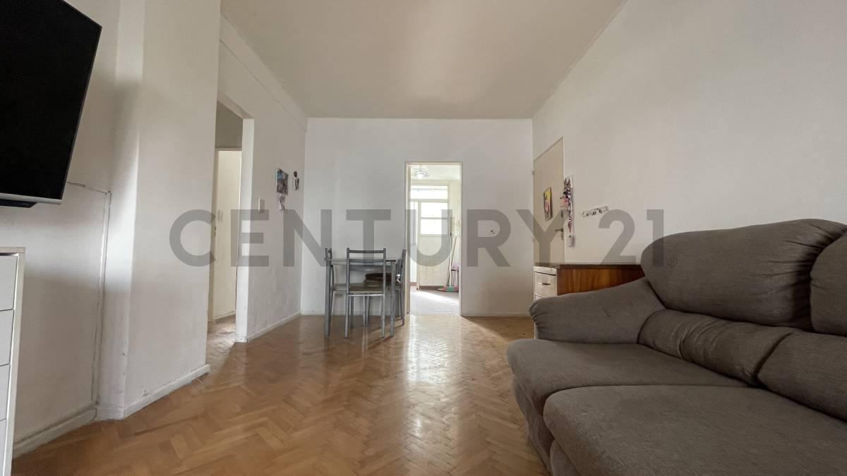 Foto de Venta de Depto. al Frente con Balcón en Recoleta, imagen 1
