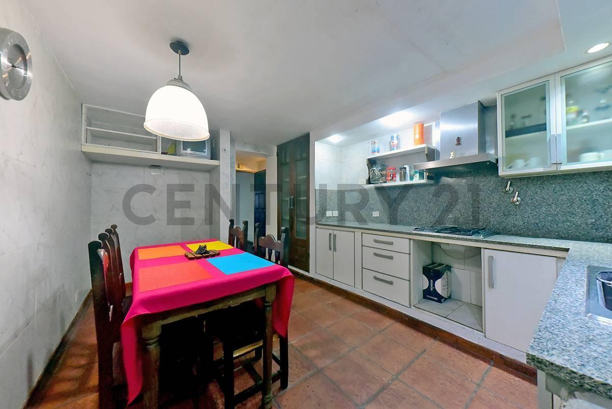 Foto de PH FRENTE 3 PLANTAS VENTA 3 DORMITORIOS - 2 BAÑOS - FLORES CABA, imagen 2