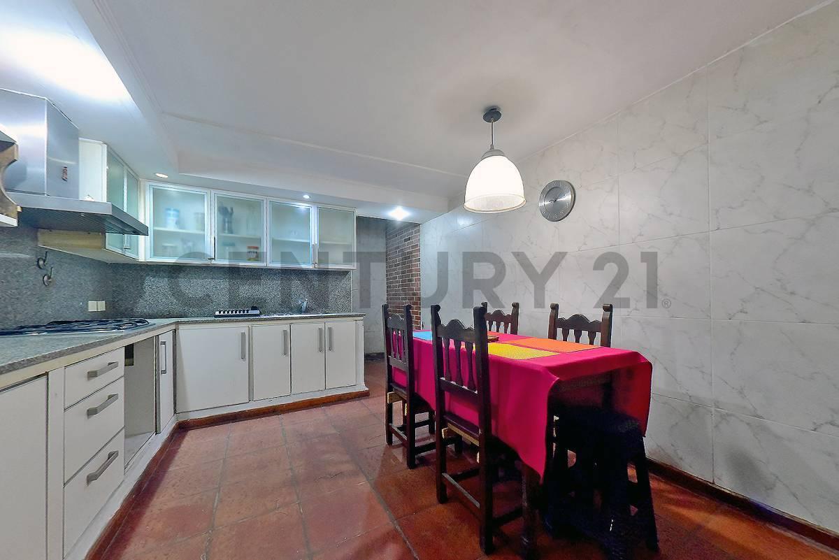 Foto de PH FRENTE 3 PLANTAS VENTA 3 DORMITORIOS - 2 BAÑOS - FLORES CABA, imagen 1