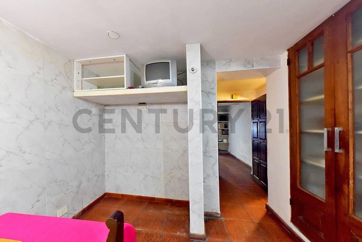 Foto de PH FRENTE 3 PLANTAS VENTA 3 DORMITORIOS - 2 BAÑOS - FLORES CABA, imagen 3