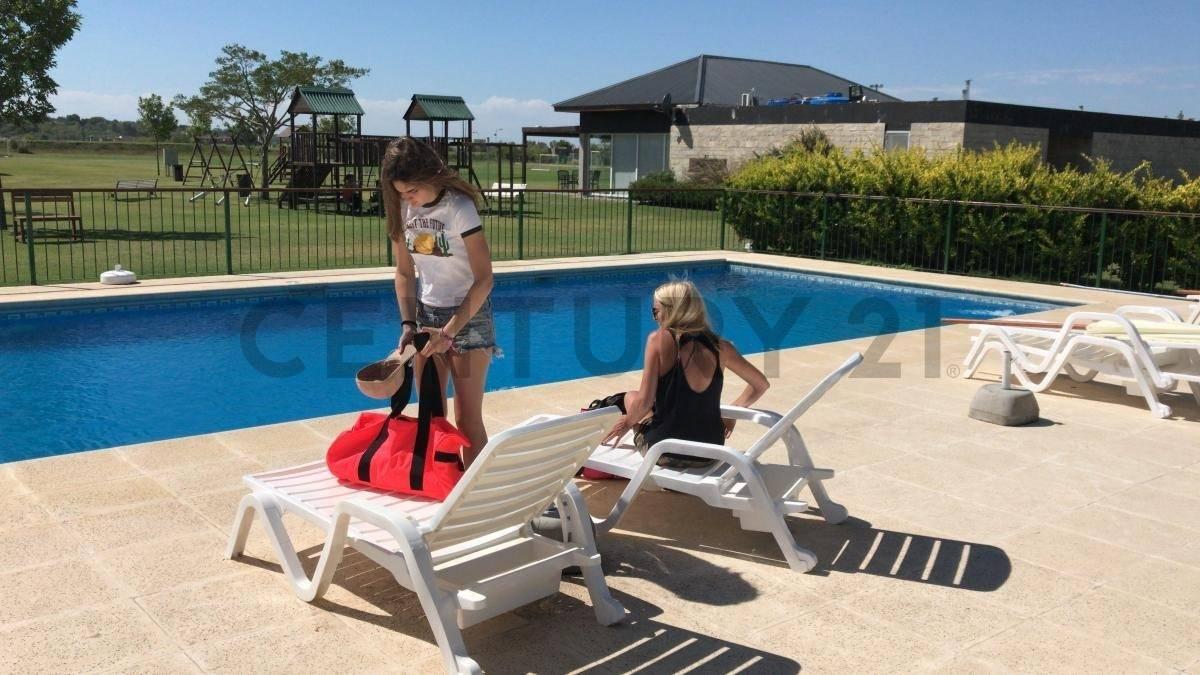 Foto de EXCELENTE LOTE EN VENTA EN BARRIO PRIVADO EL CANTON NORTE, imagen 1