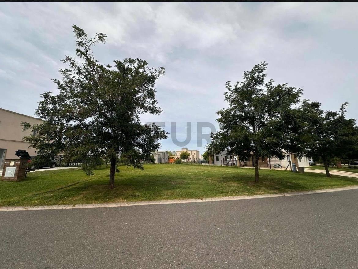 Foto de EXCELENTE LOTE EN VENTA EN BARRIO PRIVADO EL CANTON NORTE, imagen 4