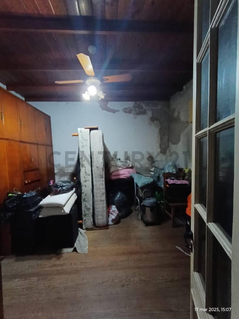 Foto de Venta de hermosa y amplia casa a refaccionar en Villa Luro ., imagen 5