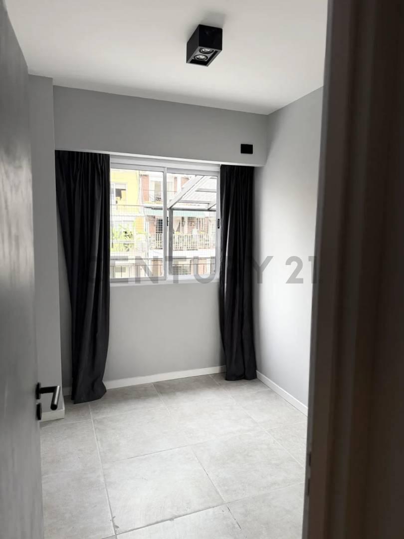 Foto de Espectacular Tres Ambientes En Venta Ubicado en Belgrano Con Balcón, imagen 3