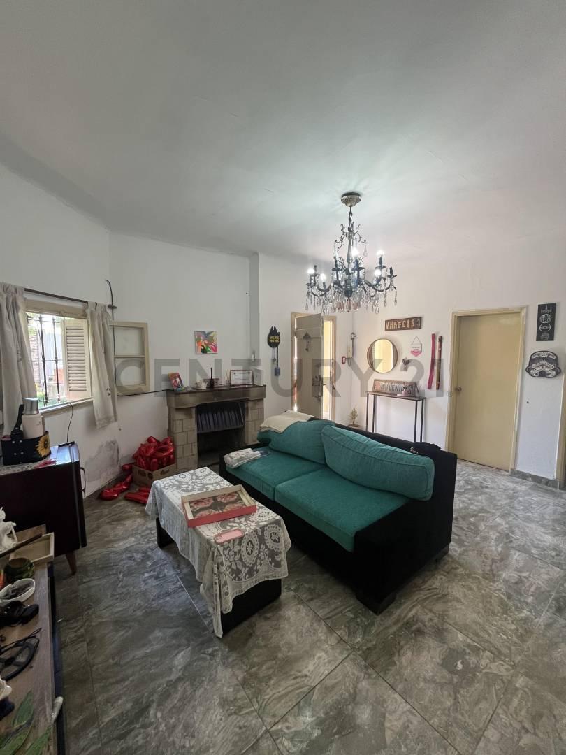 Foto de Luminosa casa en Moreno en terreno de 1000 mts con pileta y parrilla, imagen 2