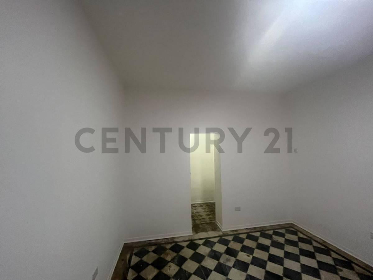 Foto de Local Comercial en Alquiler en Excelente Zona Pleno Villa Devoto, imagen 2