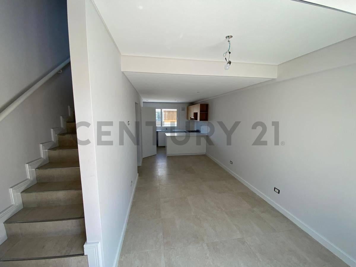Foto de VENTA DUPLEX A ESTRENAR!!! CON COCHERA, PARRILLA Y TERRAZA EN, imagen 2