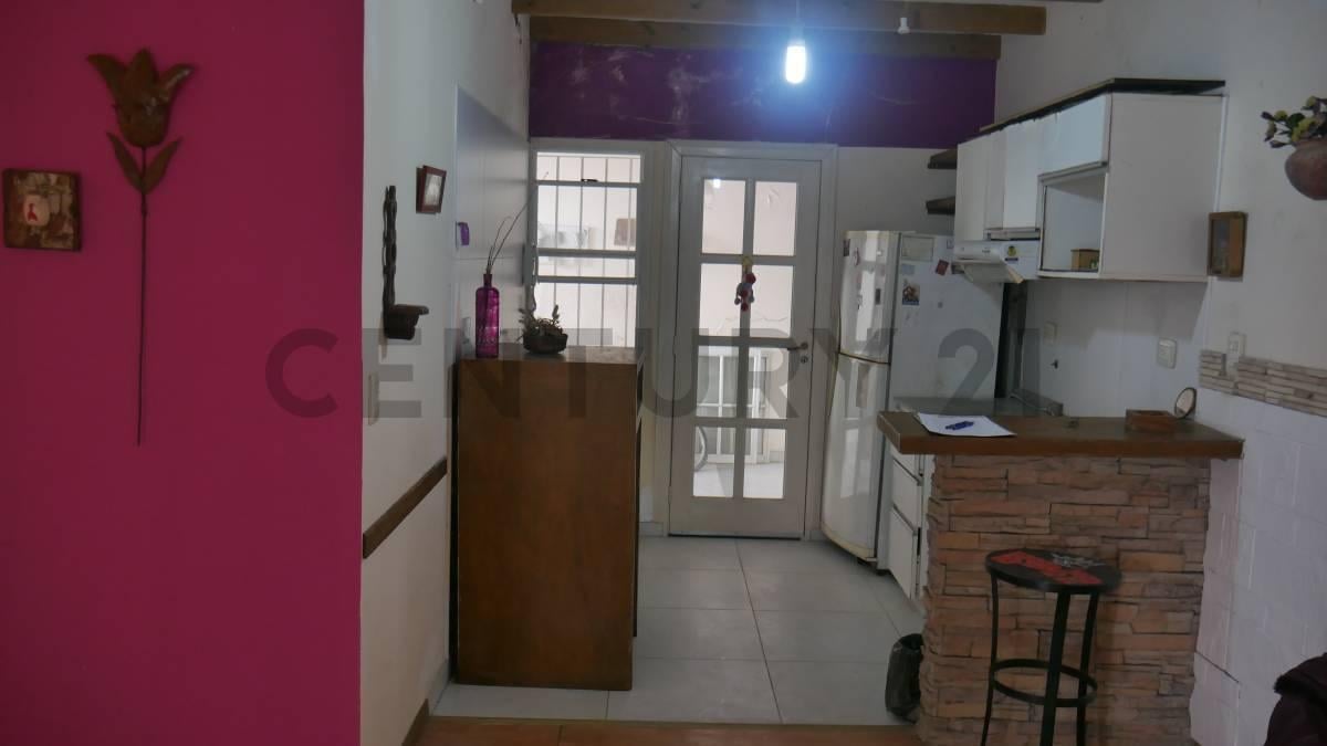 Foto de VENTA PH 3 AMBIENTE LOMAS CENTRO OPORTUNIDAD, imagen 2
