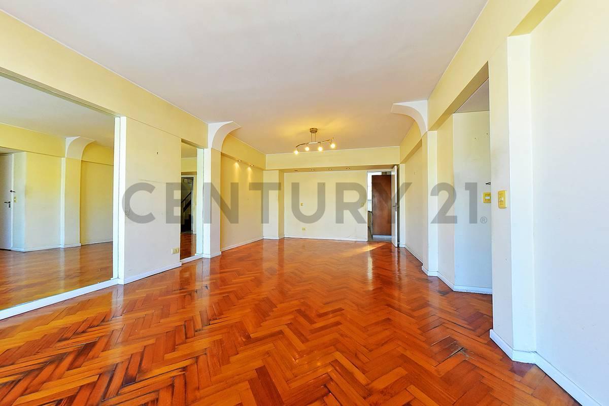 Foto de EXCEPCIONAL DÚPLEX EN RECOLETA CON TERRAZA - COCHERA - SEGURIDAD 24 HS, imagen 2