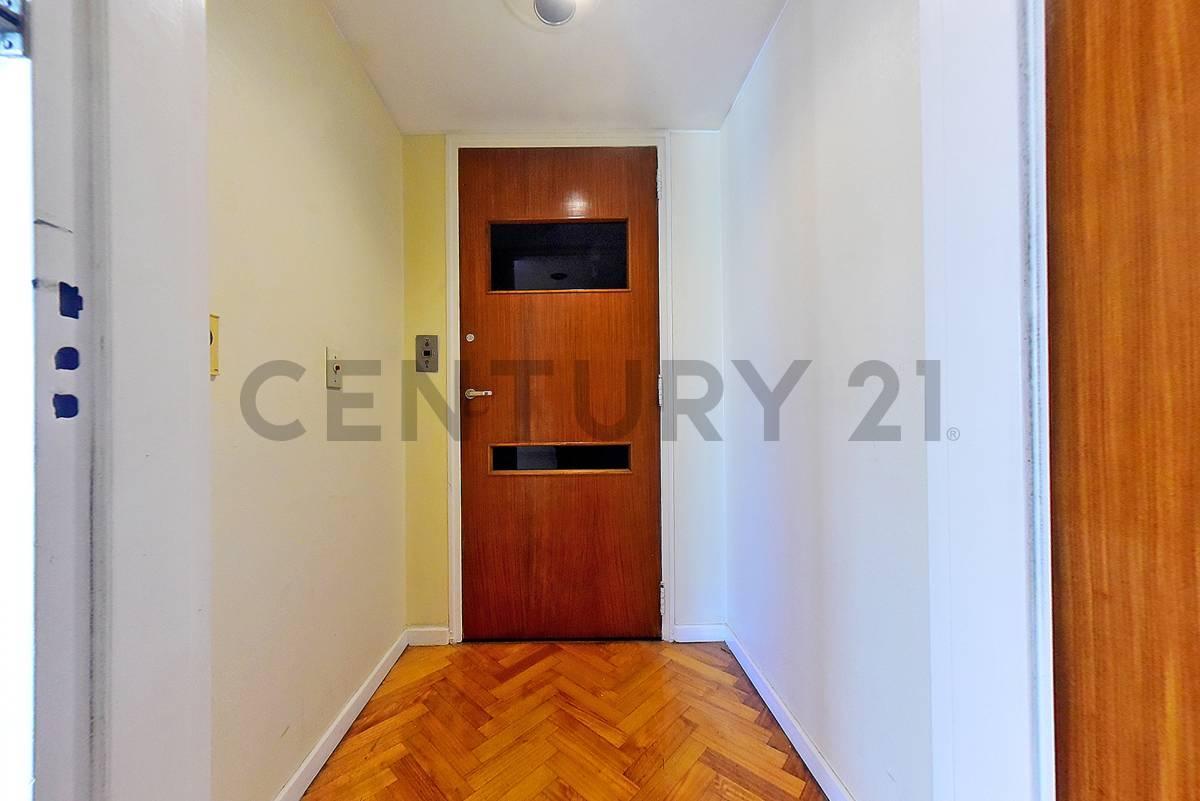 Foto de EXCEPCIONAL DÚPLEX EN RECOLETA CON TERRAZA - COCHERA - SEGURIDAD 24 HS, imagen 5