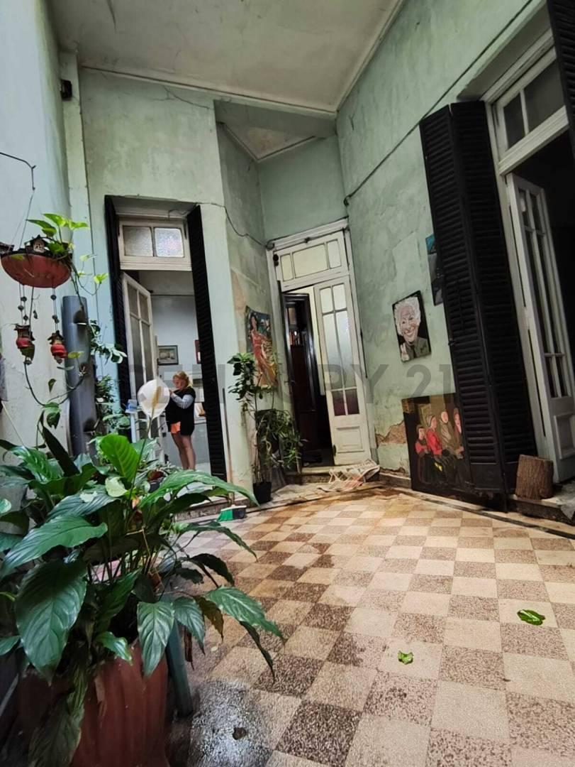 Foto de VENTA PH Tipo Casa de 11 Ambientes en SAN TELMO – Ideal Emprendimiento, imagen 2