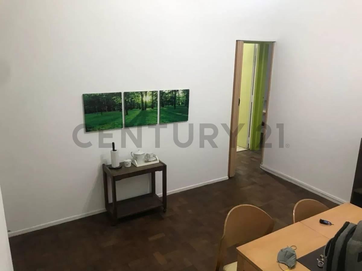 Foto de DEPARTAMENTO 3 AMBIENTES APTO PROFESIONAL EN VENTA – BALVANERA, imagen 1